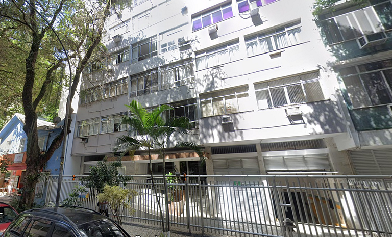 Copanema: 3 quartos c/ garagem em frente ao metrô.