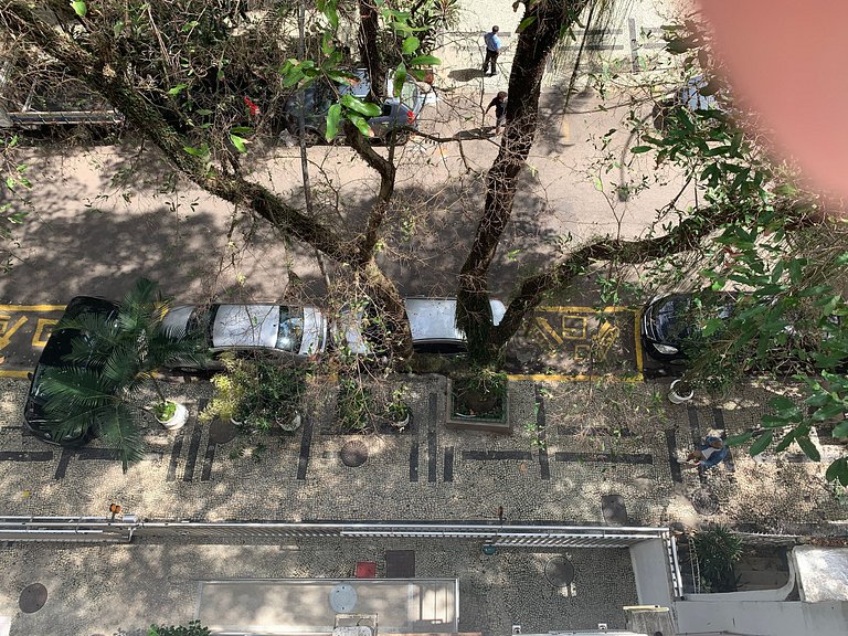 Copanema: 3 quartos c/ garagem em frente ao metrô.