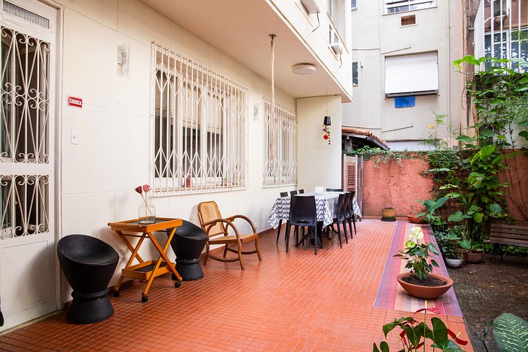 Quintal Ipanema: apto c/ pátio privado no Arpoador