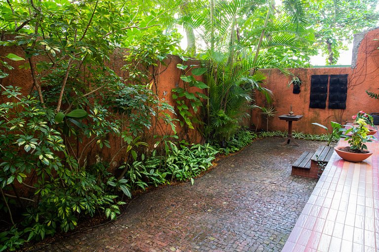 Quintal Ipanema: apto c/ pátio privado no Arpoador