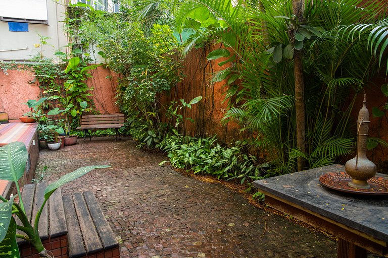 Quintal Ipanema: apto c/ pátio privado no Arpoador
