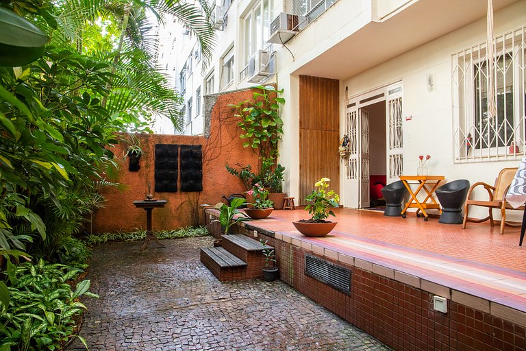Quintal Ipanema: apto c/ pátio privado no Arpoador