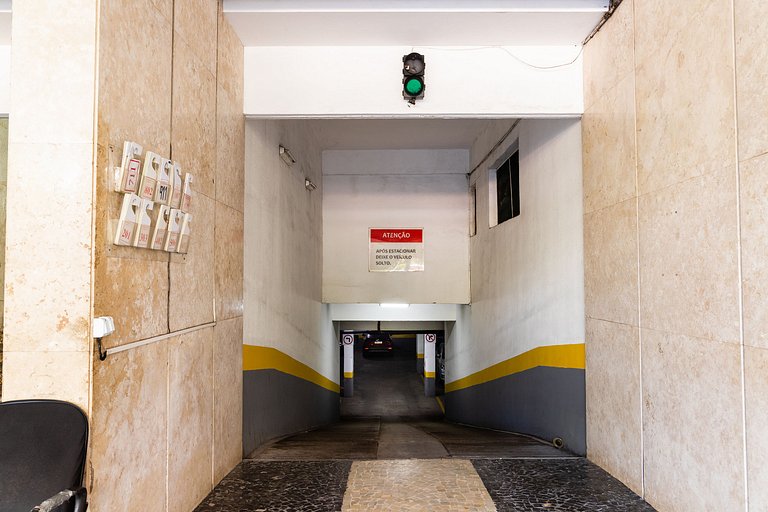 Leblon: praia, metrô na porta e vaga na garagem!
