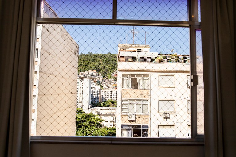 Santa Clara Clareô: espaçoso 3 qts em Copacabana