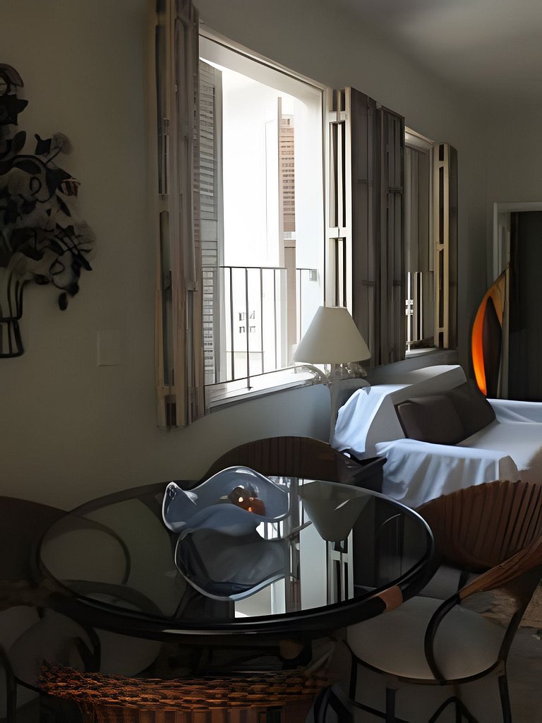Varanda do Conde: quarto, sala e metrô na porta.