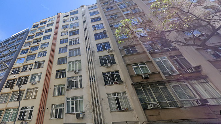 Condomínio Edifício Larbos